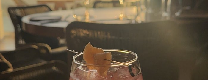 Kaliya Reimagined Food & Drinks is one of Santorini.