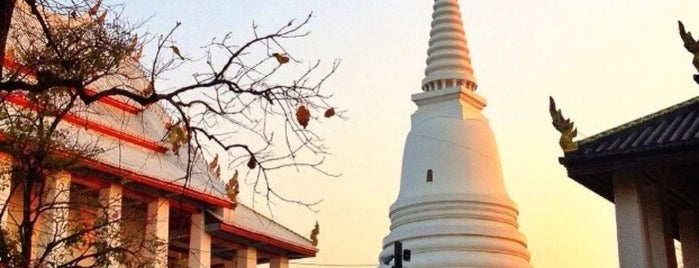 Wat Chaloem Phrakiat is one of ไหว้พระ9วัด(ล่องเรือ).