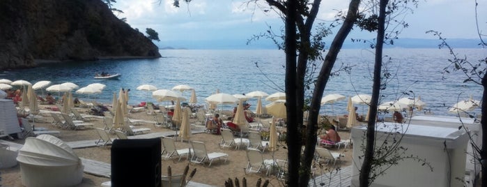 Bahia Beach Bar is one of Tempat yang Disukai Dimitris.