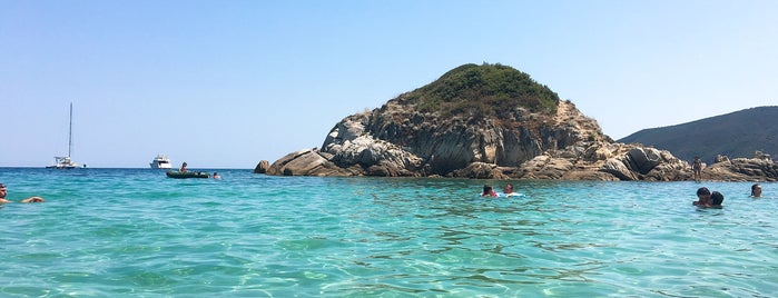 Kalamitsi Beach is one of Posti che sono piaciuti a Jana.