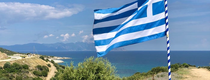 Grèce is one of Lieux qui ont plu à Kristen.