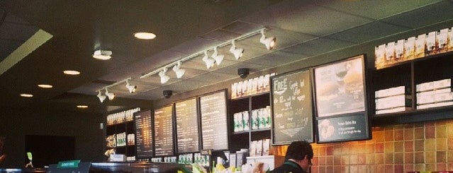 Starbucks is one of สถานที่ที่ 💋_Gone_with_the_wind_fabulous_💋 ถูกใจ.