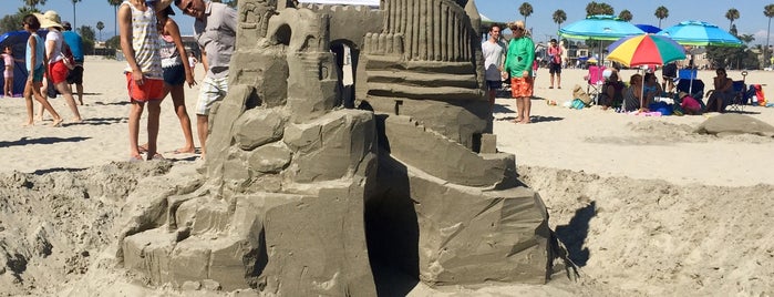 Long Beach Sand Sculpture Contest is one of Tempat yang Disukai Darcey.