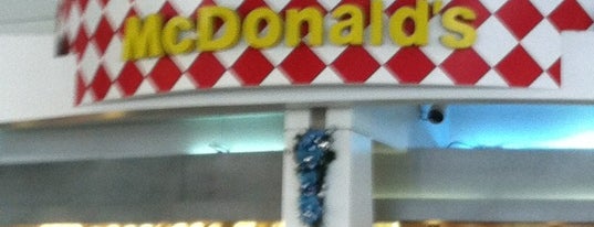 McDonald's is one of Tempat yang Disukai Lindsaye.