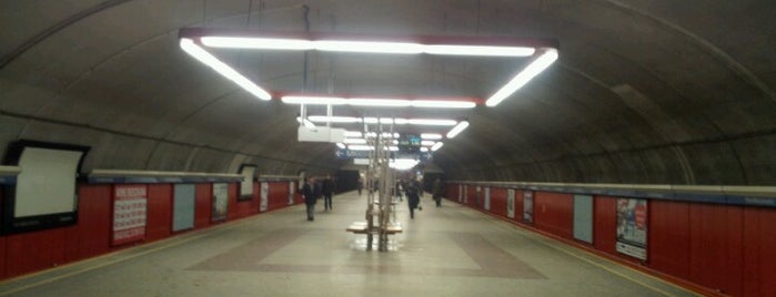 Metro Pole Mokotowskie is one of Daniel'in Beğendiği Mekanlar.