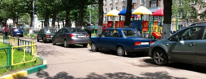 Болотниковская улица is one of Tempat yang Disukai Aleksandr.