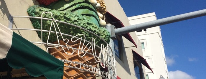 Azucar Ice Cream Company is one of สถานที่ที่ IrmaZandl ถูกใจ.