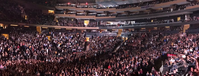 Madison Square Garden is one of Lugares favoritos de IrmaZandl.