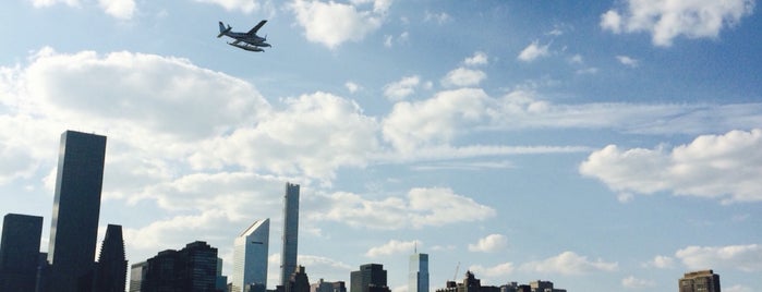 Gantry Plaza State Park is one of Posti che sono piaciuti a IrmaZandl.