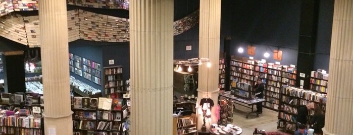 The Last Bookstore is one of สถานที่ที่ IrmaZandl ถูกใจ.