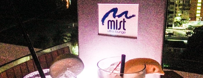Mist Rooftop Bar + Kitchen is one of San Juan 2.