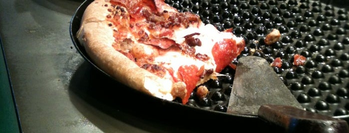 DoubleDave's PizzaWorks is one of Rebeccaさんのお気に入りスポット.