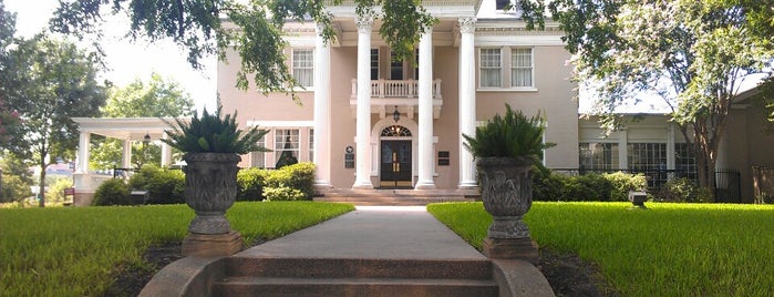 Belo Mansion is one of Orte, die Jose gefallen.