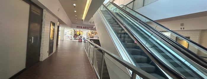 Cumberland Terrace is one of Malls.