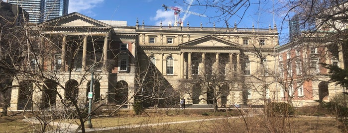 Osgoode Hall is one of Locais curtidos por Nieko.