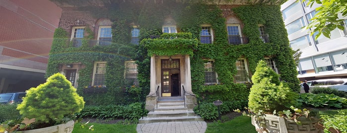 U of T Faculty Club is one of Lieux qui ont plu à Taylor.
