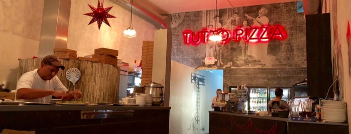 Tutto Pizza is one of 💫Coco'nun Beğendiği Mekanlar.