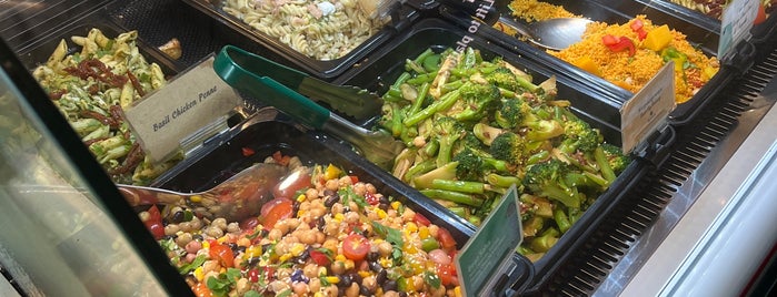 Sumo Salad is one of Makan makan in SG.
