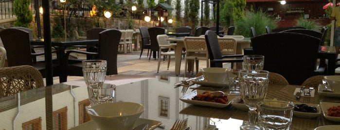 Zeytinlik Restaurant & Cafe is one of Tempat yang Disukai Merve.