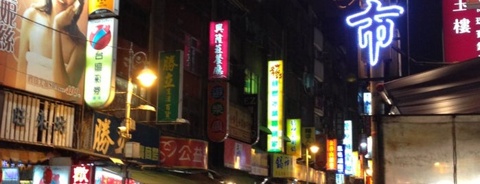 Huaxi Street Tourist Night Market is one of RAPID TOUR around TAIPEI.