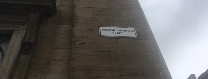 Nelson Mandela Place is one of สถานที่ที่ Loda ถูกใจ.