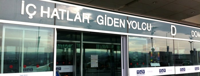 İç Hatlar Gidiş Terminali is one of Tempat yang Disukai Barış.