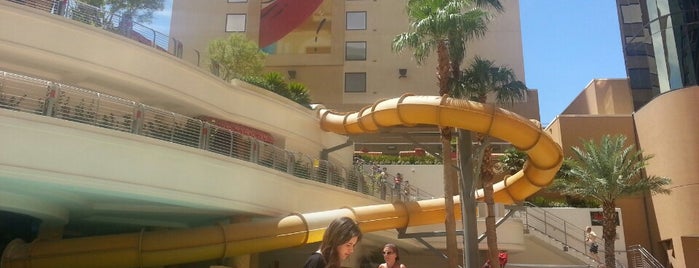 Golden Nugget Pool is one of Vegas Recommedations for Charlie.