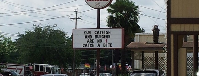 Blakes BBQ & Burgers is one of สถานที่ที่บันทึกไว้ของ Camila.