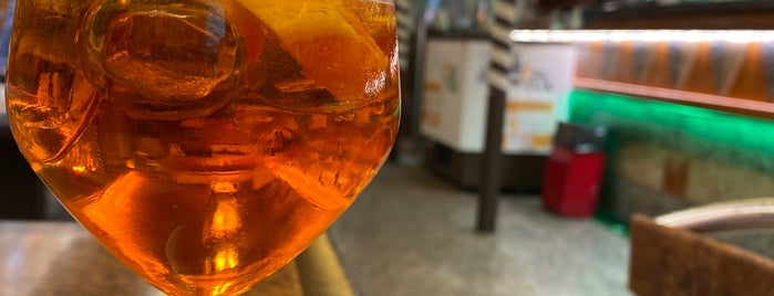 Bar Aperol is one of Özge : понравившиеся места.