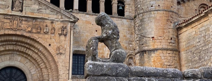 Colegiata y Claustro de Santa Juliana is one of Asturias.