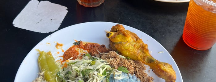 Kak Su Nasi Kerabu dan Nasi Berlauk is one of Worth Trying Bangi/Kajang.