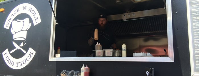 Snack 'n' Roll Food Truck is one of สถานที่ที่บันทึกไว้ของ Dirk.