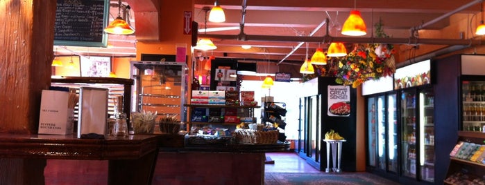Liberty Village Market and Cafe is one of Dan 님이 좋아한 장소.