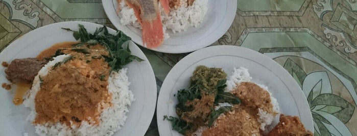 Rumah Makan Padang Singgalang Indah is one of food.