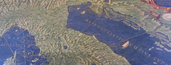 Галерея географических карт is one of Rome.