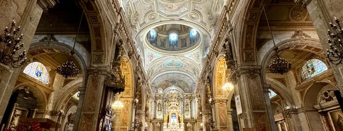 Catedral Metropolitana de Santiago is one of Por ai... em Santiago (Chile).