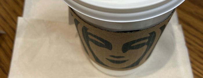 Starbucks is one of Kazuhidaさんのお気に入りスポット.