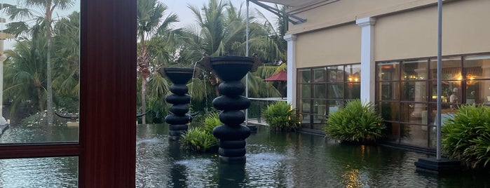 The St. Regis Bali Resort is one of Lugares favoritos de Devin.