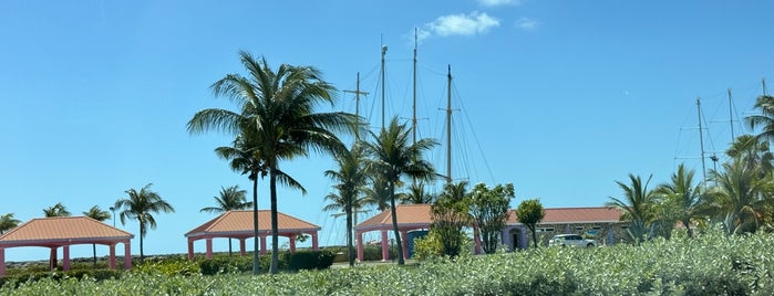 Port of St. Maarten is one of Tempat yang Disukai George.