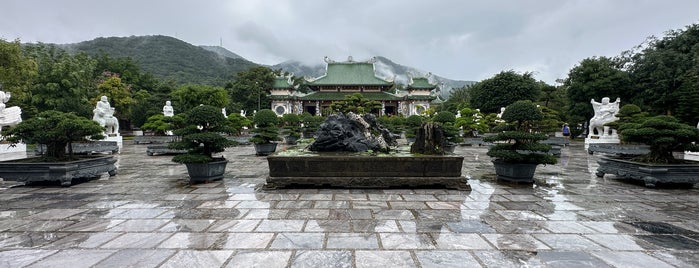 Chùa Linh Ứng (Linh Ung Pagoda) is one of Tempat yang Disukai Shanshan.