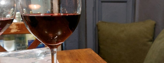 CRU Wine & Deli is one of Vino y tapas.