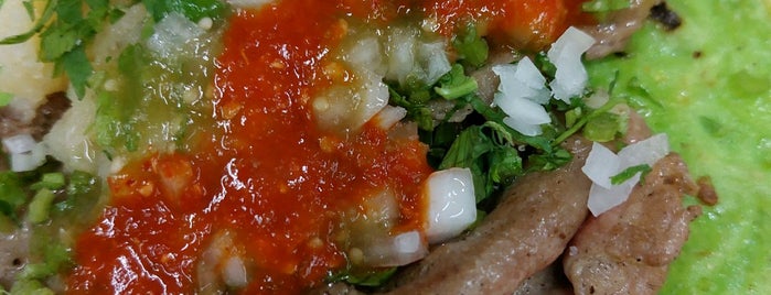 Tacos Los De Papa is one of food gdl.