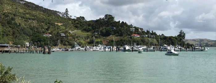 Whangaroa Harbour is one of Nový Zéland.