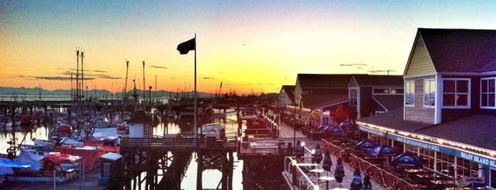 Charthouse Restaurant is one of Places I Eat In Steveston.