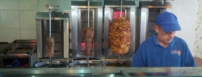 Family Shawarma & Falafel is one of Tempat yang Disukai siva.