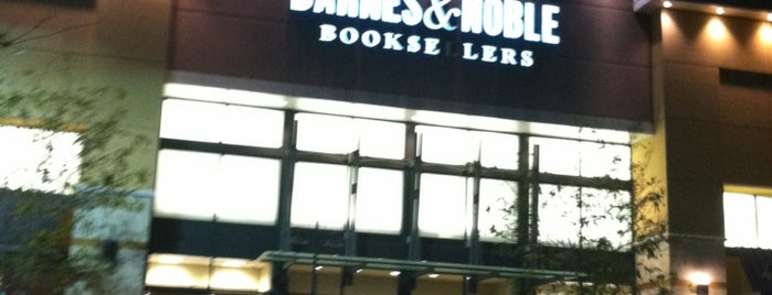 Barnes & Noble is one of Tempat yang Disukai Jason.