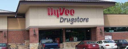 Hy-Vee Drugstore is one of Lieux qui ont plu à Randallynn.