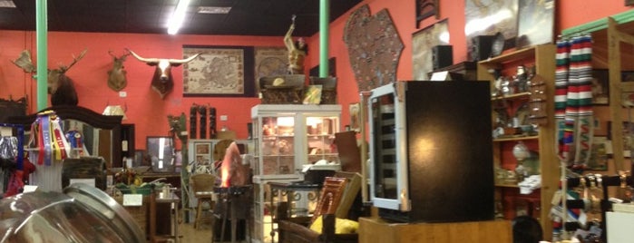 Landrum Antique Mall is one of Lugares favoritos de Jeremy.