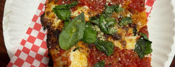 Zazas Pizzeria is one of Travel Wish List.