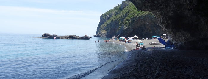 Πετάλη is one of Παραλίες.